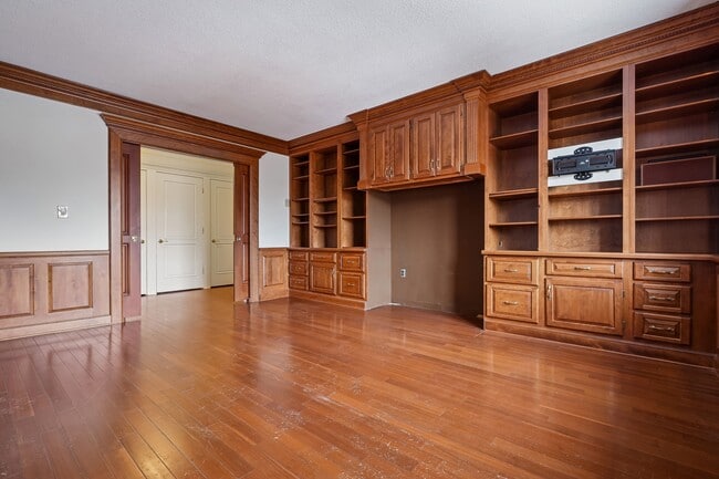 Building Photo - 1 Euclid Ave