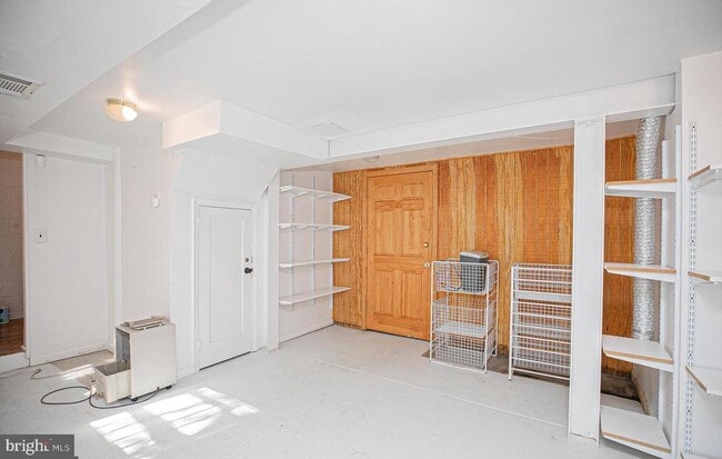 Building Photo - 526 Williams Rd