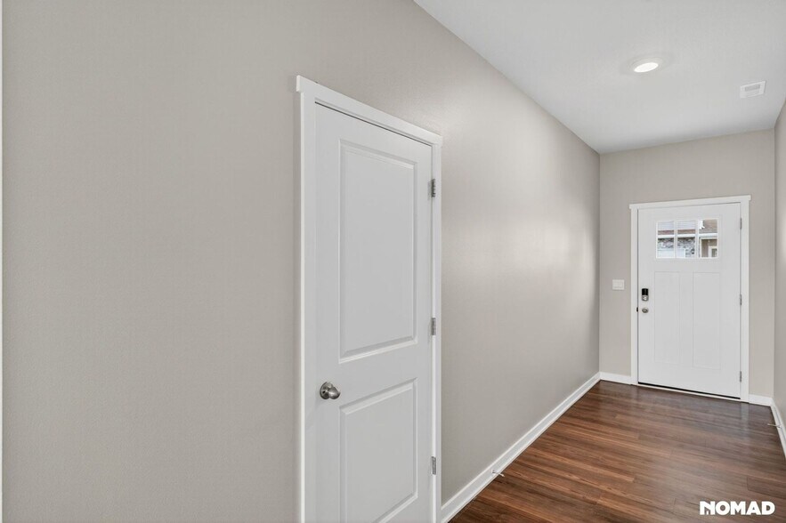 Building Photo - 912 Maywood Ln