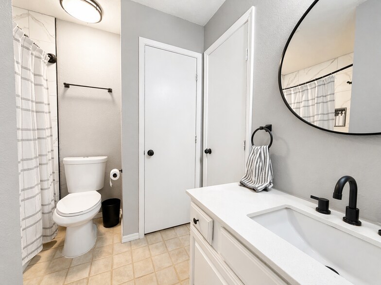 Building Photo - 3840 Horizon Dr