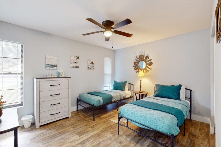 Building Photo - 3755 Pinecone Ct