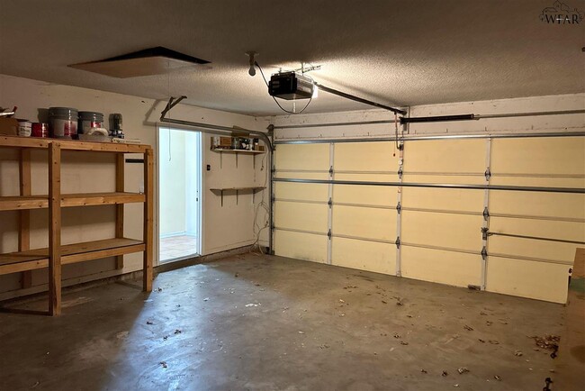 Building Photo - 907 Sugarbush Ln