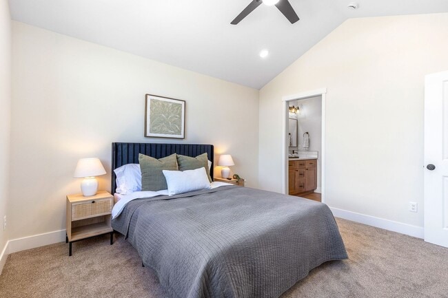 Building Photo - 605 N Rd 34