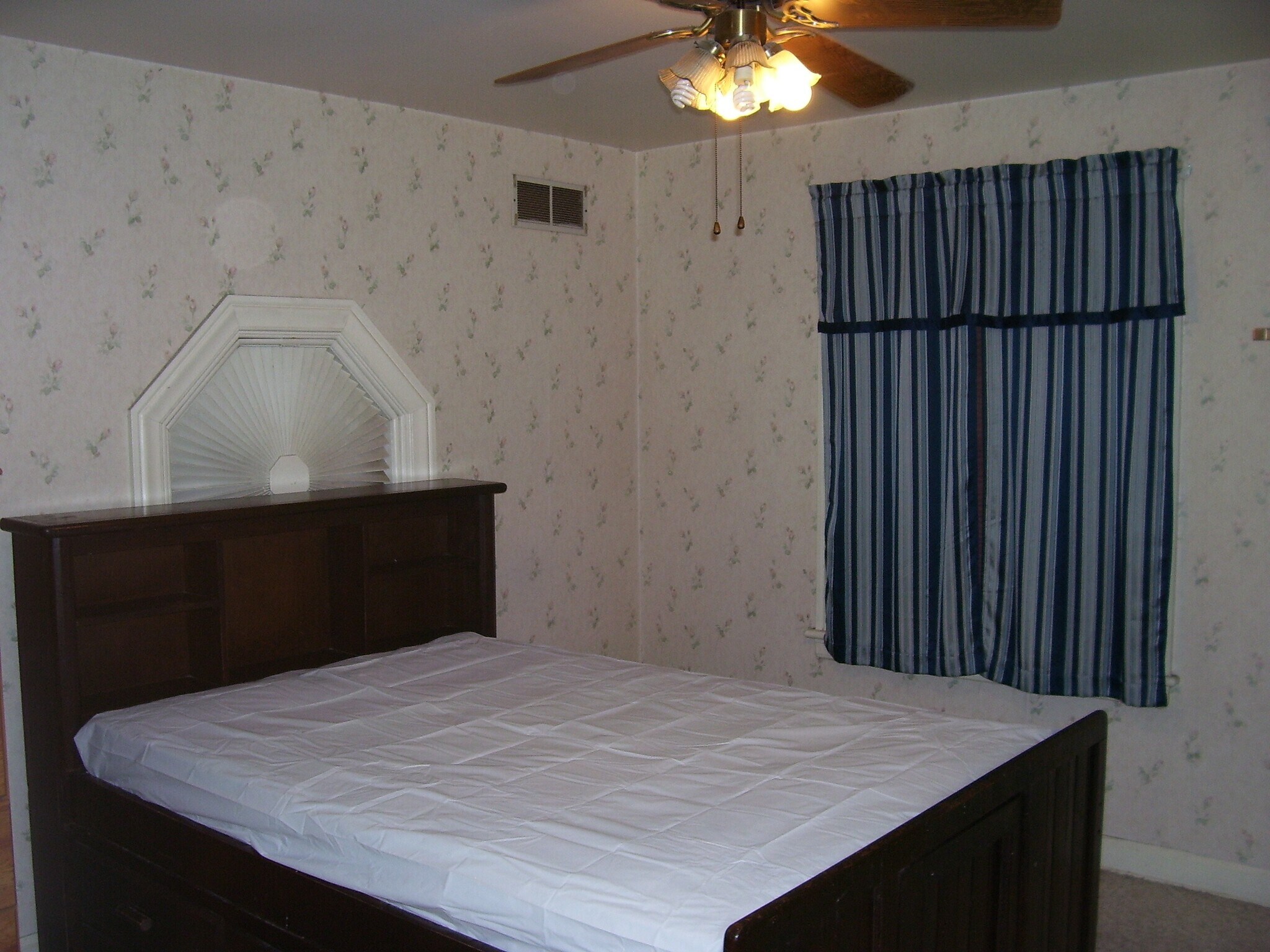 Building Photo - 2403 South Ave