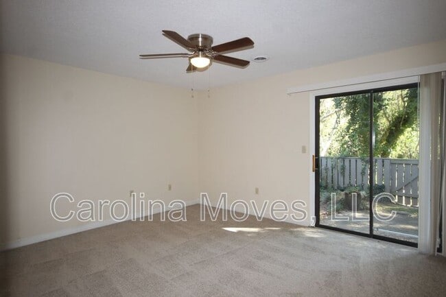 Building Photo - 324 Skylark Cir