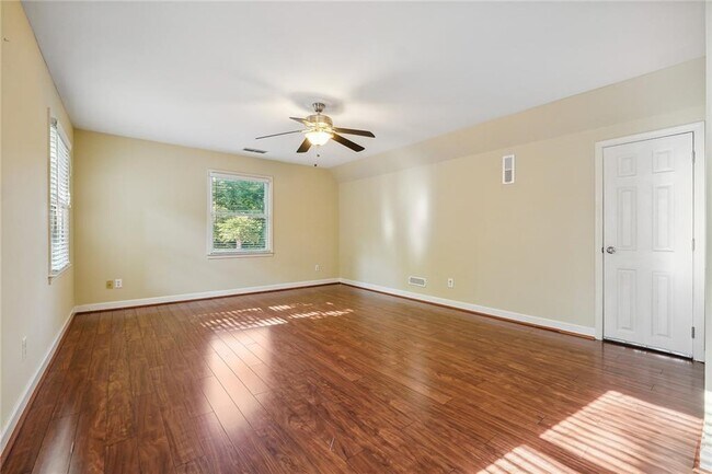 Building Photo - 515 Spring Gate Ln