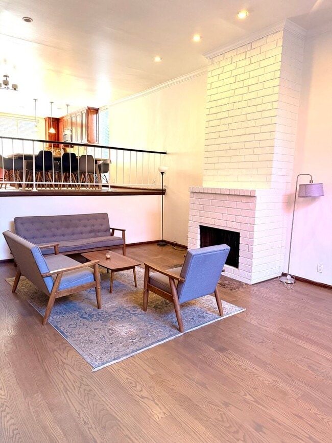 Building Photo - Townhome for Lease in Desirable Encino!