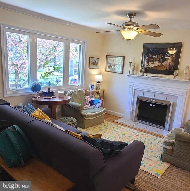 Building Photo - 7126 Sanford Ct