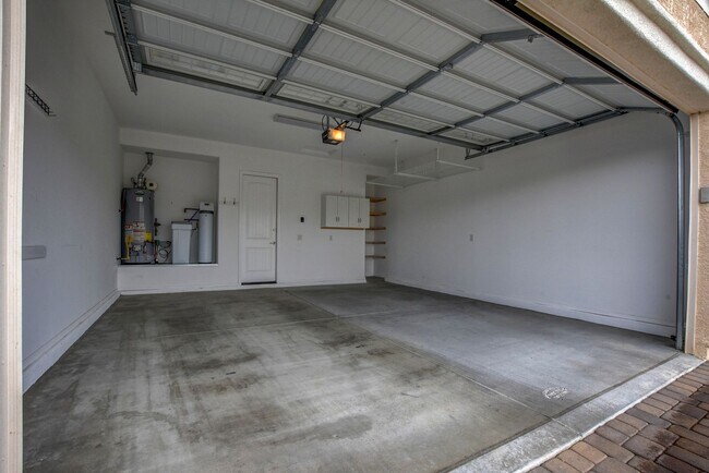 Building Photo - Beautiful 2 Bedroom with Den in Quailwood!