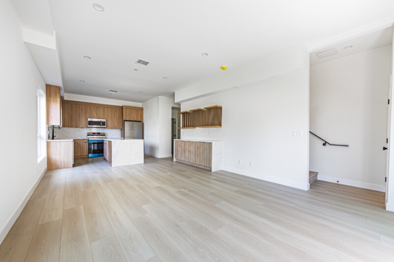 Building Photo - 1330 Tamarind Ave