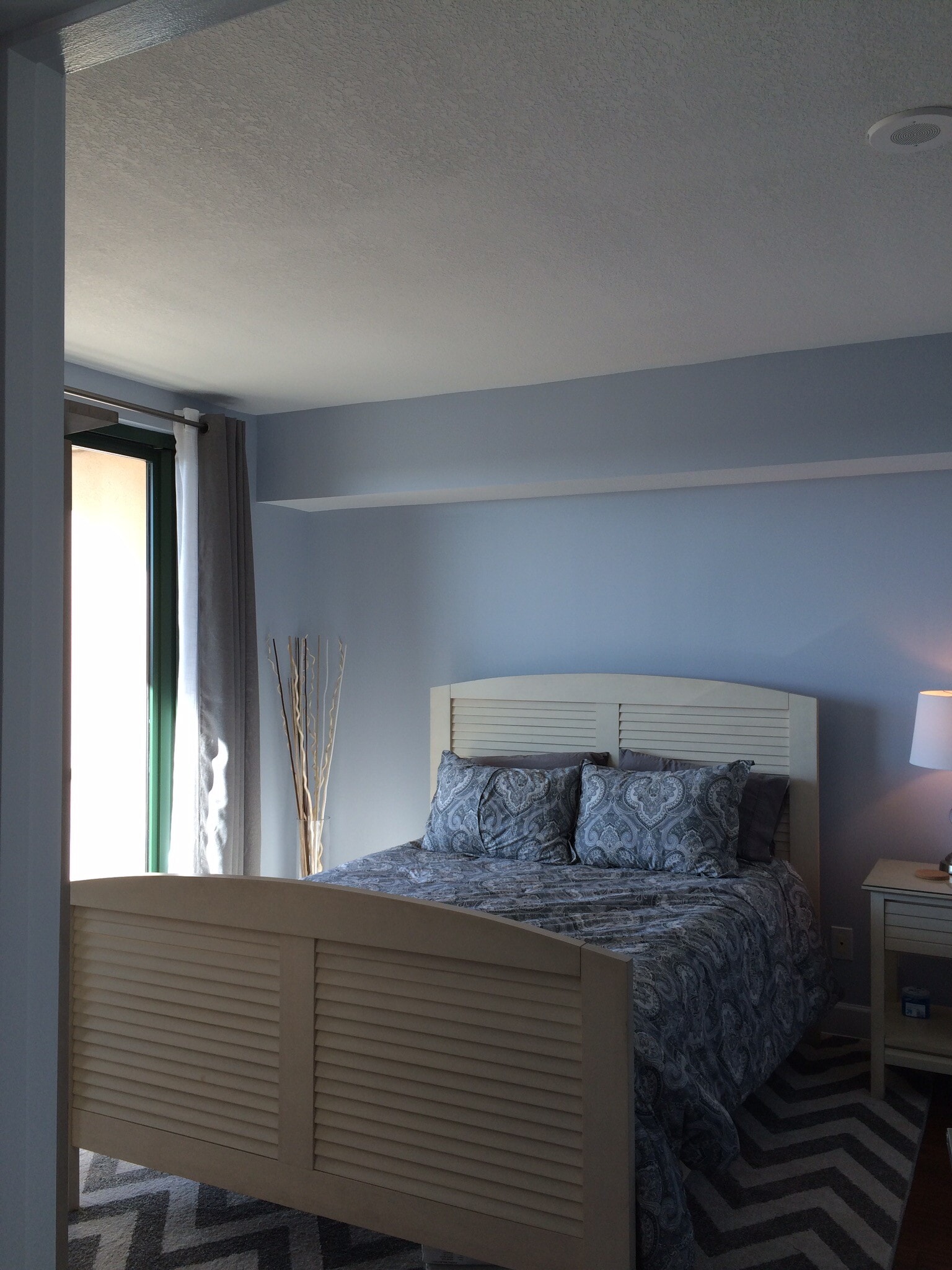 Bedroom / queen bed - 300 S Duval St