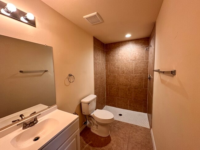 Building Photo - 148 SW 47th Terrace