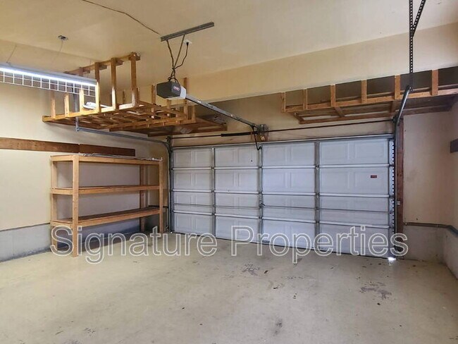 Building Photo - 10 Lockwood Dr