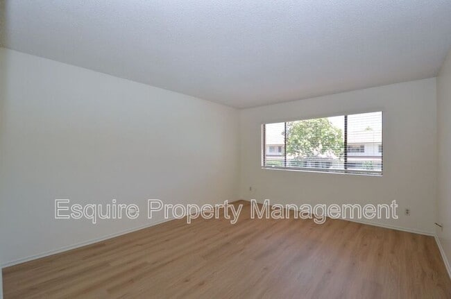 Building Photo - 443 Chapala Dr