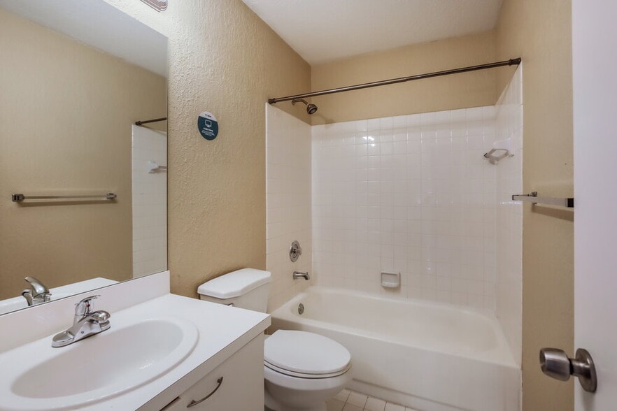 Building Photo - 3275 W Buena Vista Dr
