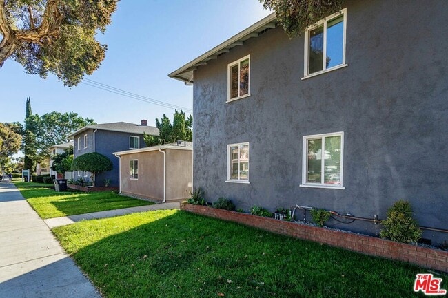 Building Photo - 1812 W Glenoaks Blvd
