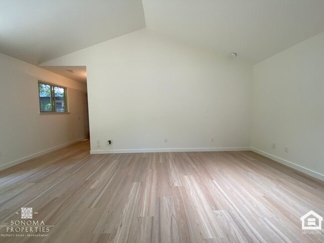 Building Photo - Inviting 3BD/2BA Home in Glen Ellen