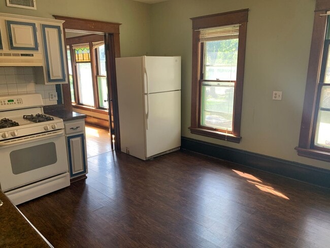 Building Photo - 1820 3rd Ave N