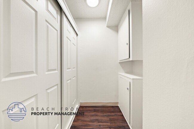 Building Photo - Avanti South