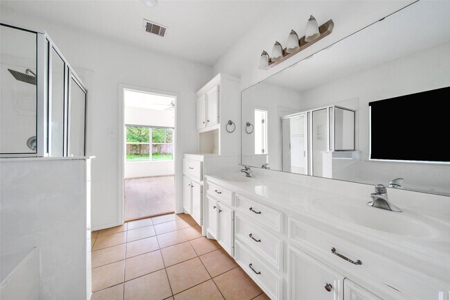 Building Photo - 15575 Kitty Hawk Dr