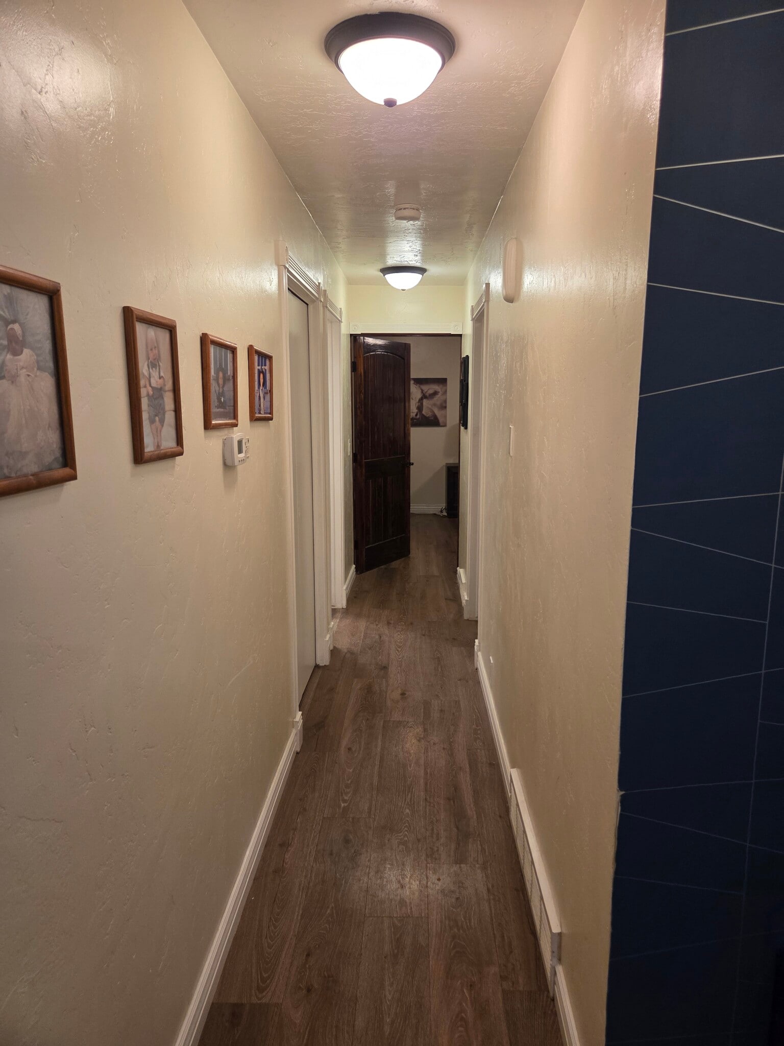 Hall Way - 4701 S Turnberry Pl