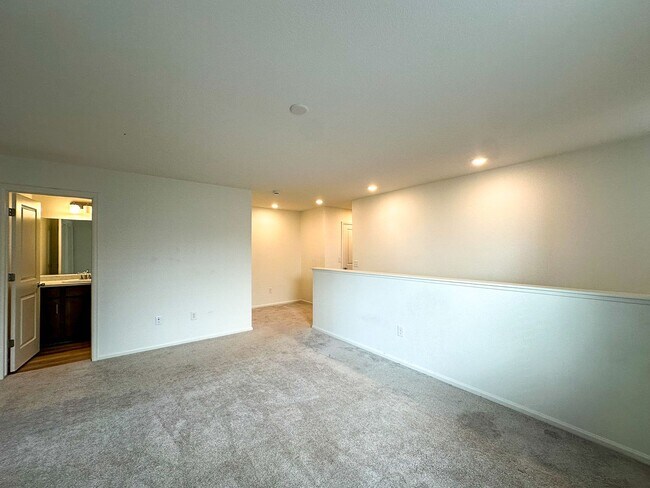 Building Photo - Painted Prairie 3bd 2.5ba paired house by DIA!