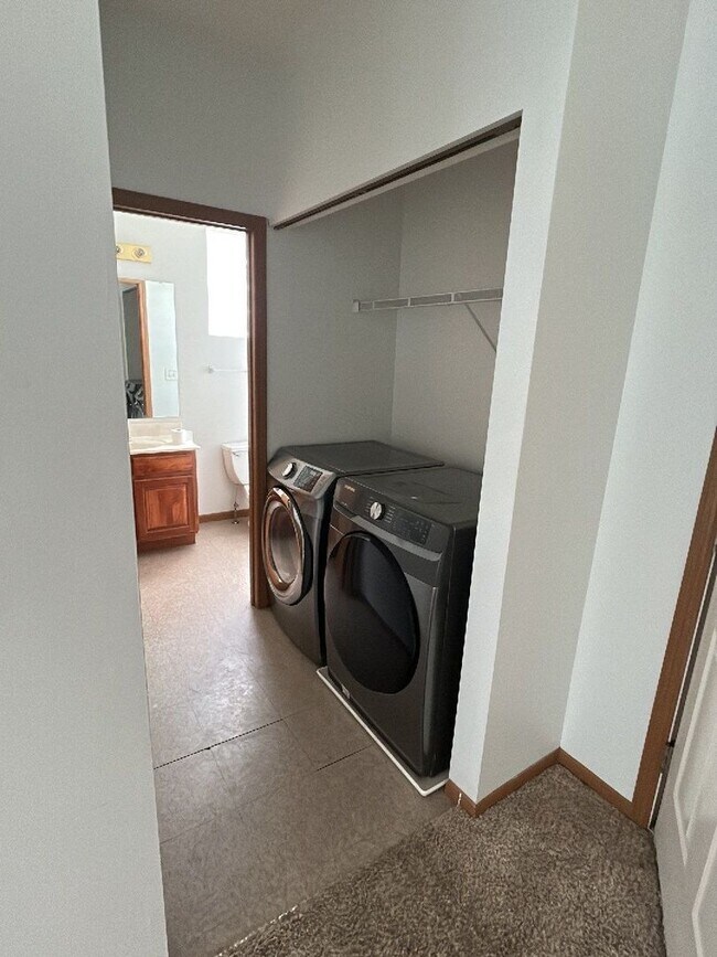 Building Photo - 2747-2751 Wyndham Ct