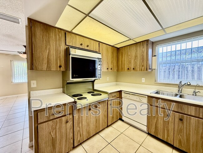 Building Photo - 1308 Amble Ln