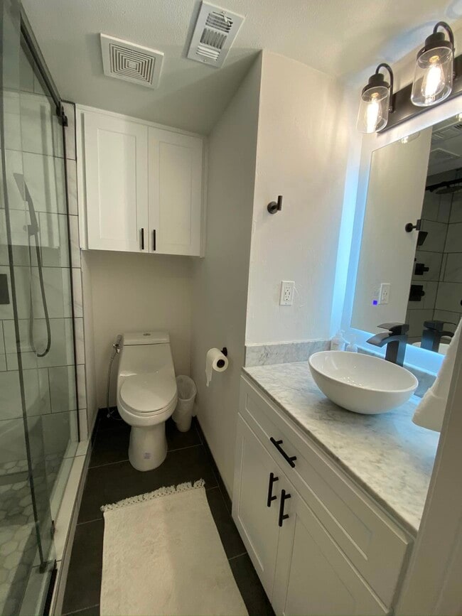 Master Bathroom - 2401 Leon St