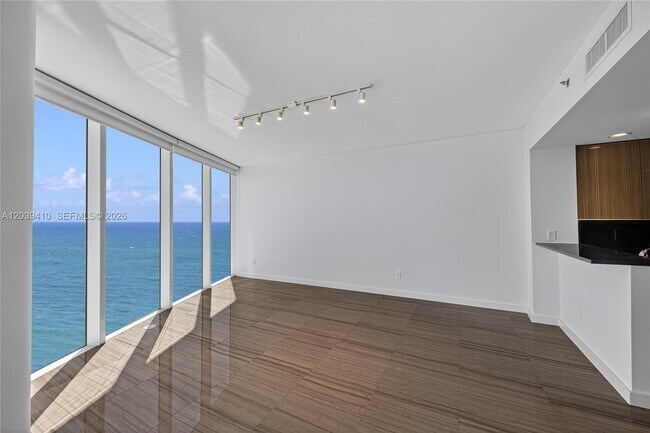 Building Photo - 2711 S Ocean Dr