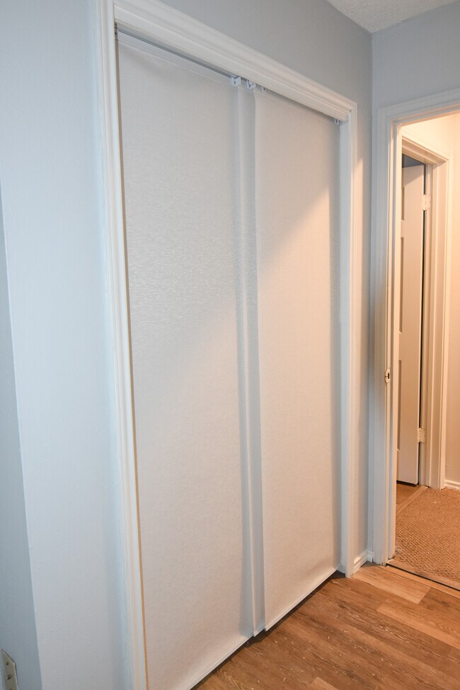Building Photo - 4908 Oak Blf