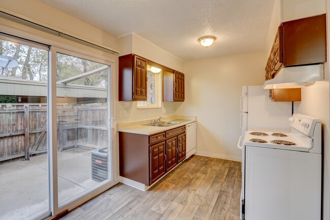 2BR 1.5BA - 1424SF - Adrienne Townhomes & Apartments