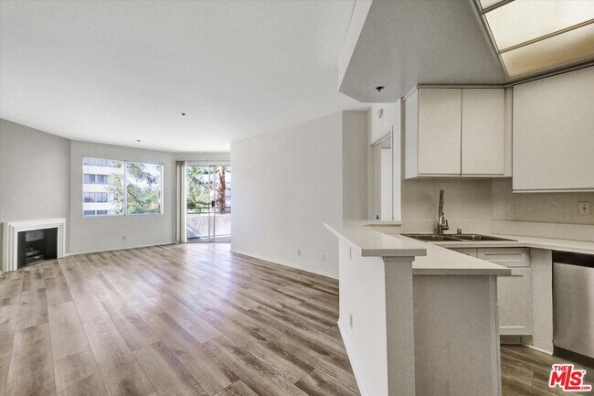 Building Photo - 10600 Wilshire Blvd