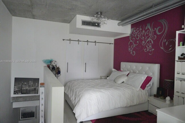 Building Photo - 690 SW 1st Ct