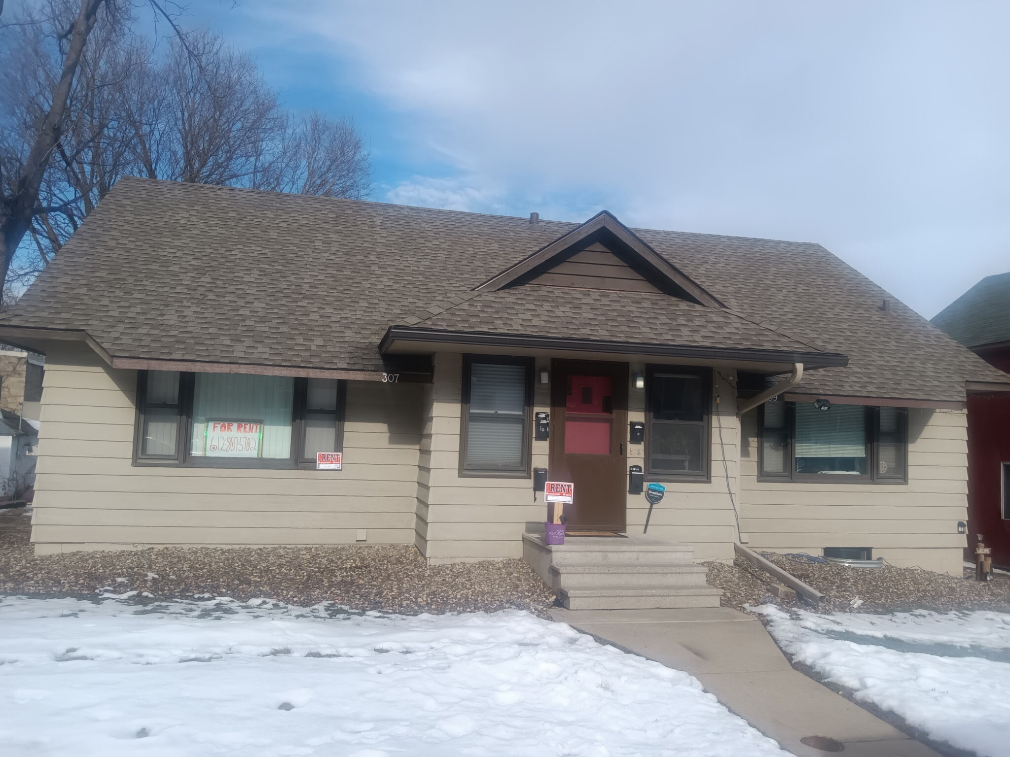 Building Photo - 307 4th St E