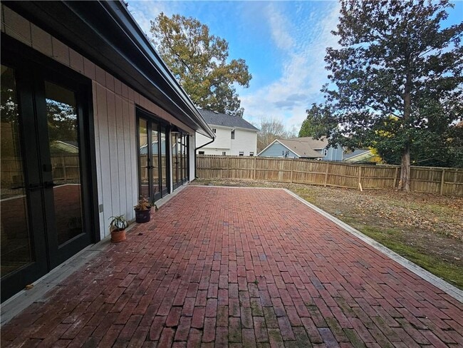 Building Photo - 1052 Indian Hills Pkwy NE