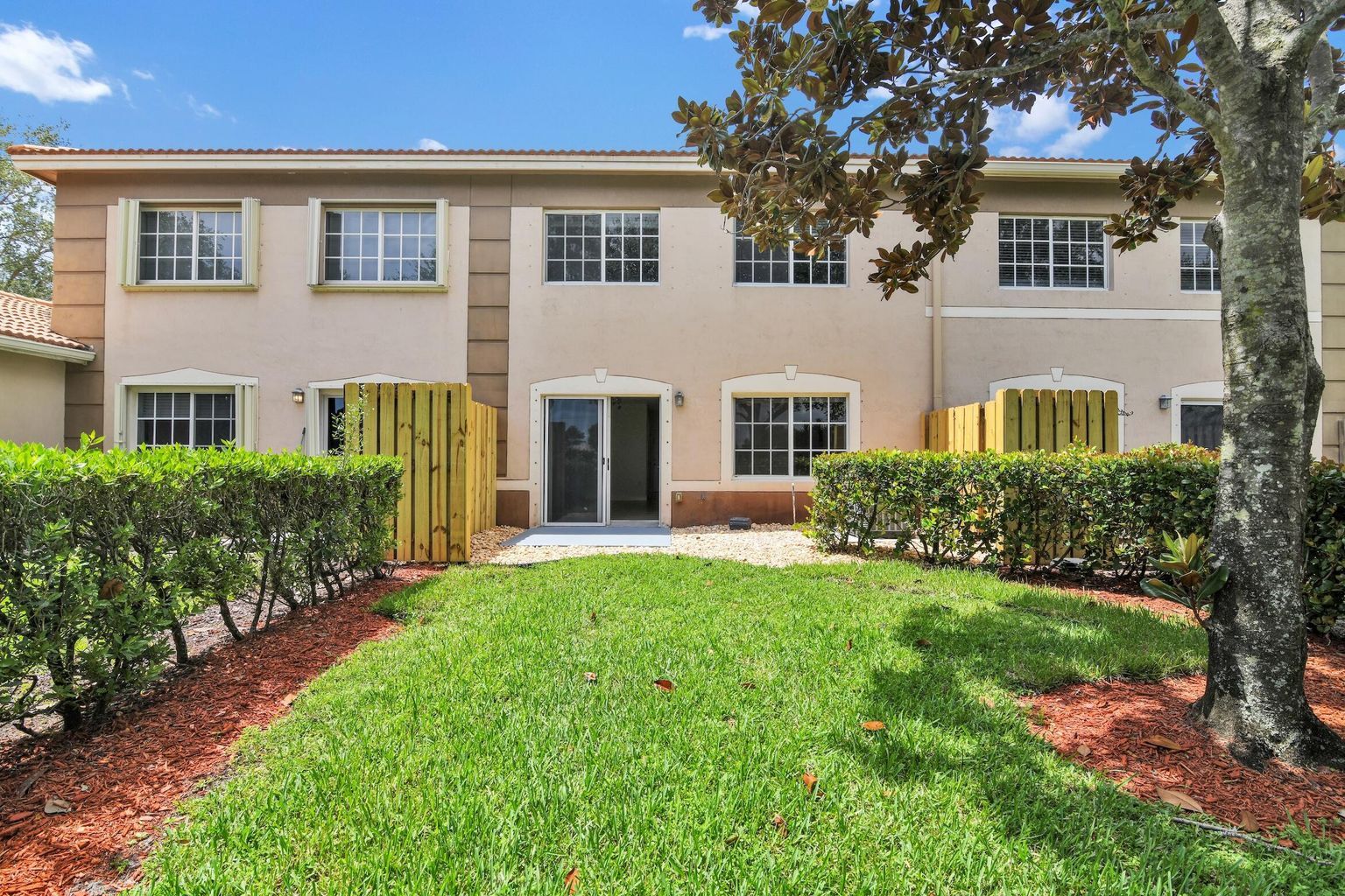 Building Photo - 6599 Old Farm Trl