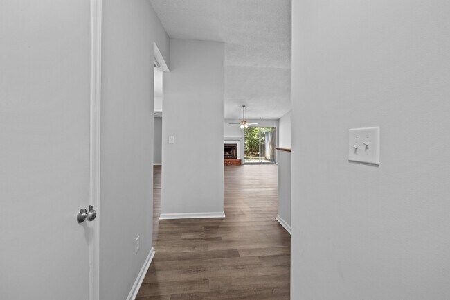 Building Photo - 1501 Fairfax Ln