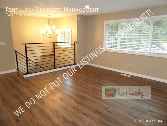 Building Photo - Stunning and LARGE Remodeled 3-Bedroom Hom...