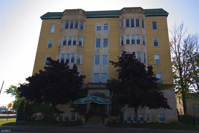 Primary Photo - 224 E Court St