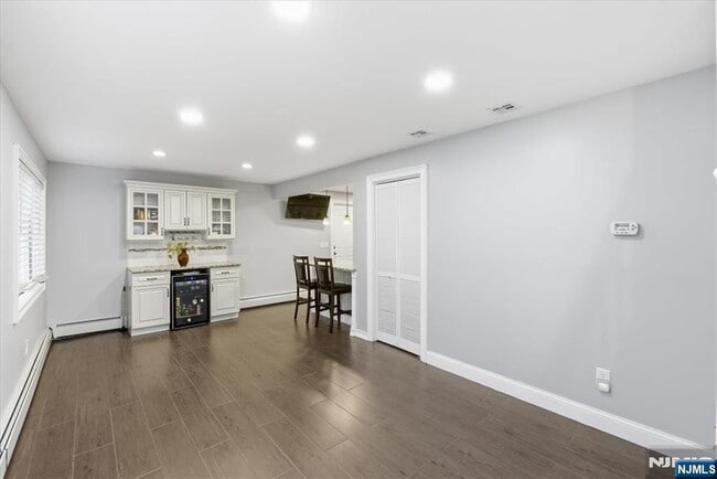 Building Photo - 473 Lincoln Dr