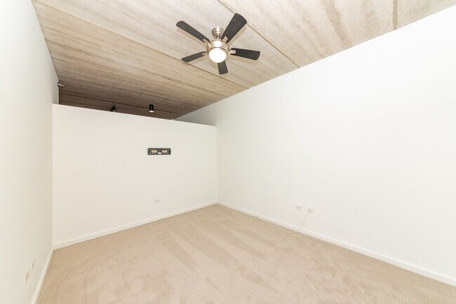 Building Photo - 630 N Franklin St