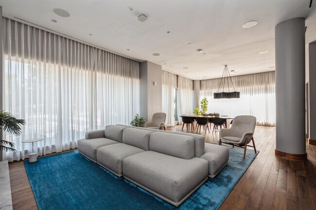 Building Photo - 75 Park Ln S