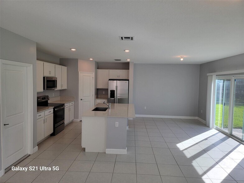 Building Photo - 4518 Dow Ln