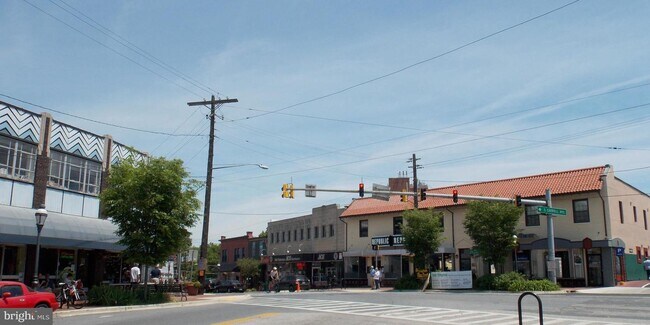 Building Photo - 500 Thayer Ave