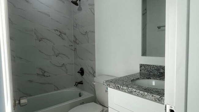 Building Photo - Beautiful house, perfect for families!!