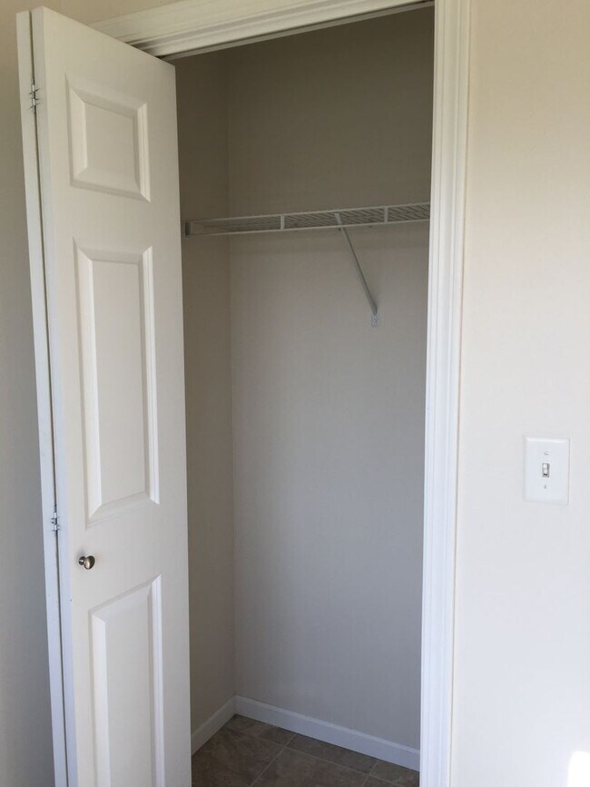 Building Photo - 3 Bed 3 Bath Twin Home