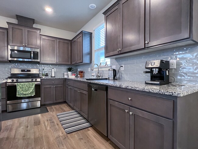 Building Photo - Amazing Location 3 Bedrooms 2.5 Bathrooms in the New Reeds Crossing Community!  Hillsboro near In...