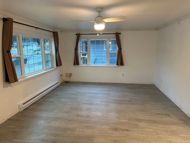 Building Photo - 1160 Park Ave