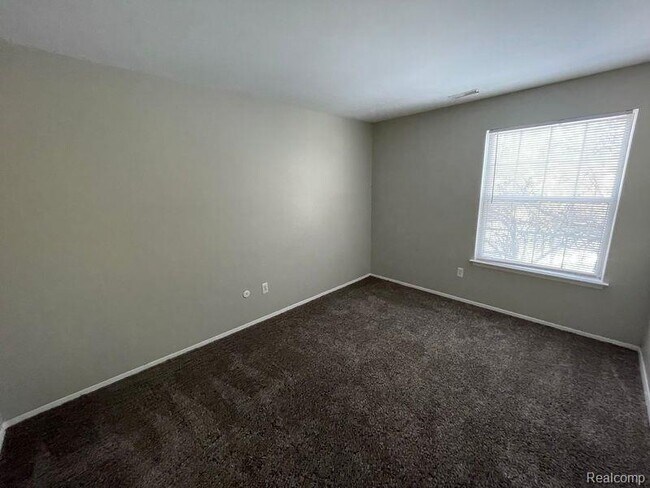 Building Photo - 910 Chestnut Hill Dr